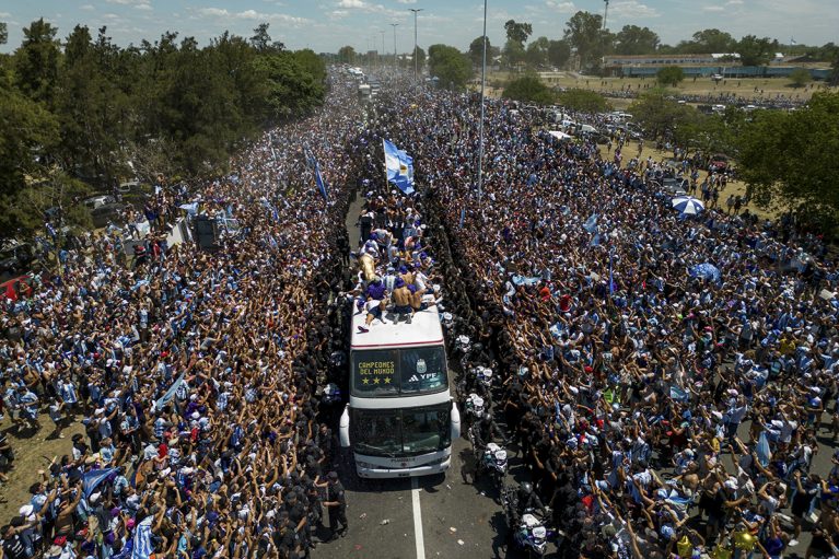 /imagenes/caravana-campeones.jpg